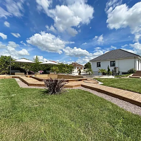 The Enchanted House - Pool & Garden - Parking Villa